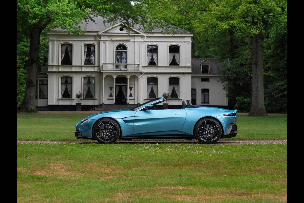 Aston Martin Vantage Roadster 4.0 V8 | Premium audio | 360 cam | Q-color | Caribbean Blue Pearl Aston Martin Vantage Roadster 4.0 V8 | Premium audio | 360 cam | Q-color | Caribbean Blue Pearl