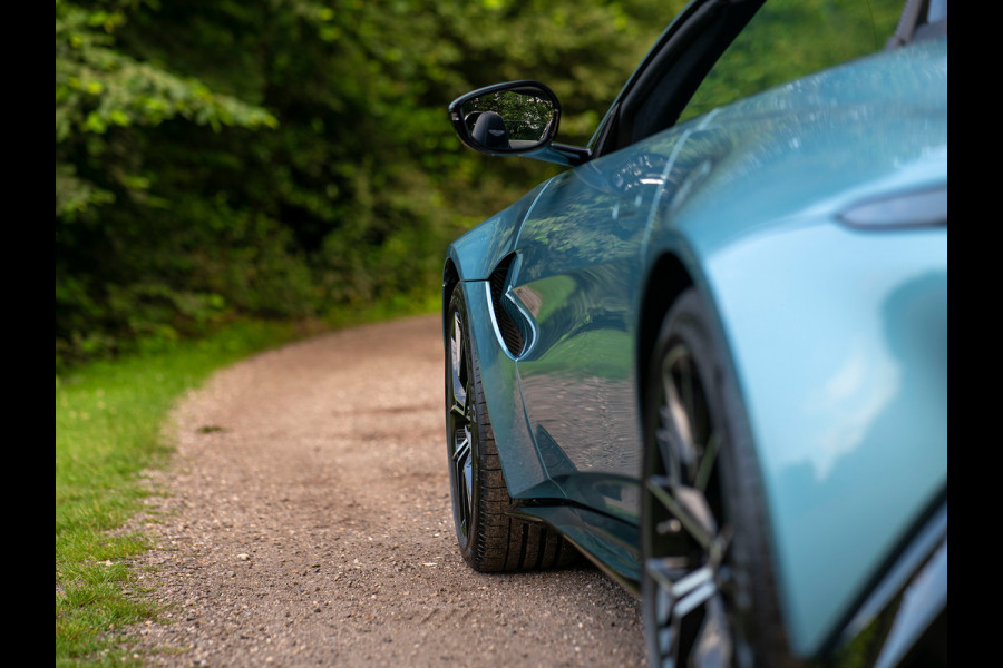 Aston Martin Vantage Roadster 4.0 V8 | Premium audio | 360 cam | Q-color | Caribbean Blue Pearl