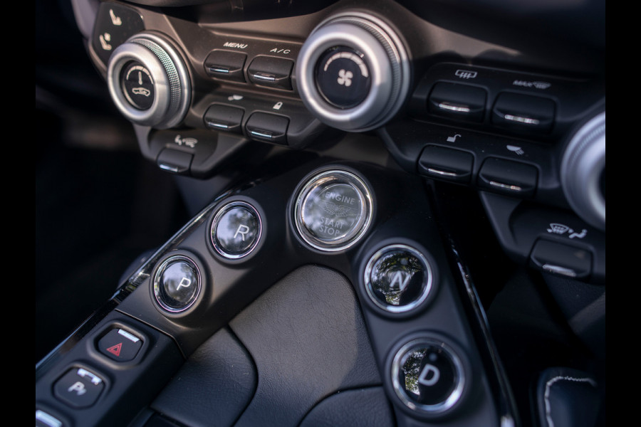 Aston Martin Vantage Roadster 4.0 V8 | Premium audio | 360 cam | Q-color | Caribbean Blue Pearl