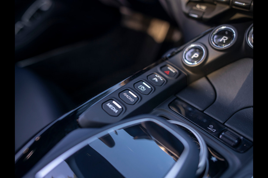 Aston Martin Vantage Roadster 4.0 V8 | Premium audio | 360 cam | Q-color | Caribbean Blue Pearl