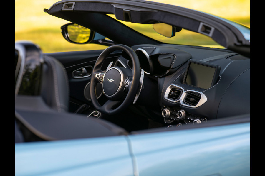 Aston Martin Vantage Roadster 4.0 V8 | Premium audio | 360 cam | Q-color | Caribbean Blue Pearl