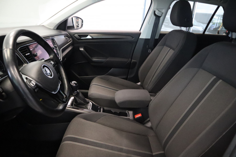 Volkswagen T-Roc 1.5 TSI Style 150pk Panoramadak Full-Led Navigatie 18'lmv