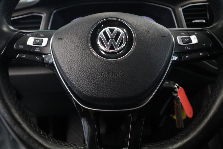 Volkswagen T-Roc 1.5 TSI Style 150pk Panoramadak Full-Led Navigatie 18'lmv