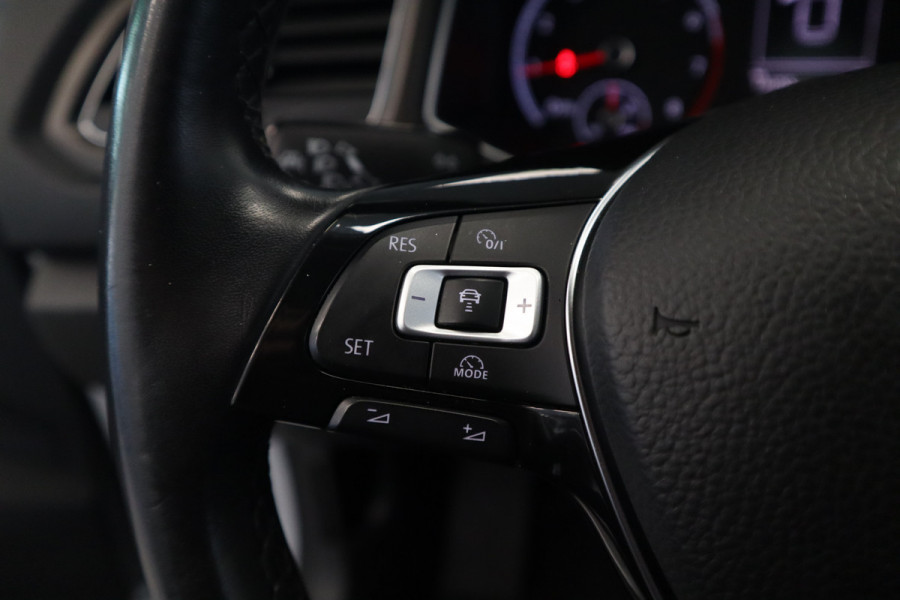 Volkswagen T-Roc 1.5 TSI Style 150pk Panoramadak Full-Led Navigatie 18'lmv