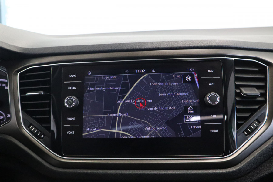 Volkswagen T-Roc 1.5 TSI Style 150pk Panoramadak Full-Led Navigatie 18'lmv