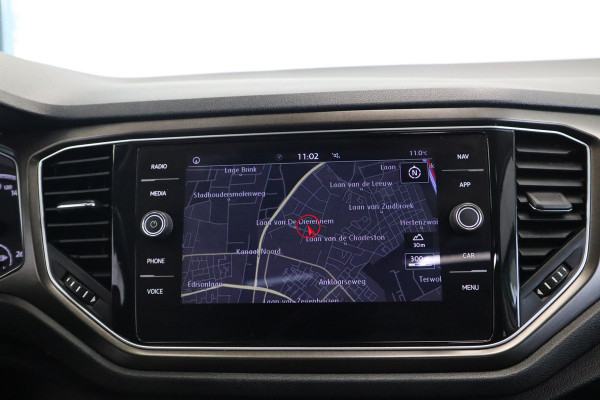 Volkswagen T-Roc 1.5 TSI Style 150pk Panoramadak Full-Led Navigatie 18'lmv