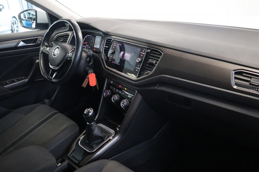 Volkswagen T-Roc 1.5 TSI Style 150pk Panoramadak Full-Led Navigatie 18'lmv