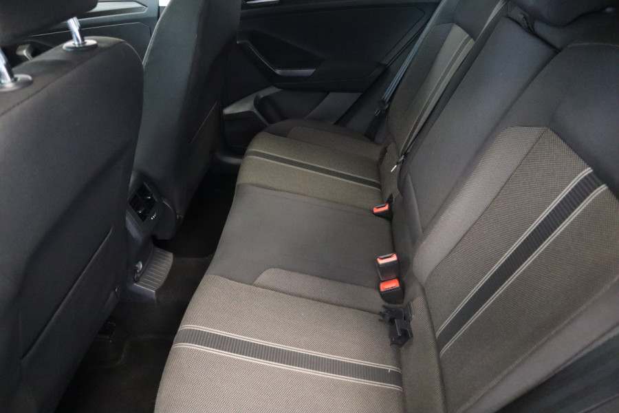 Volkswagen T-Roc 1.5 TSI Style 150pk Panoramadak Full-Led Navigatie 18'lmv