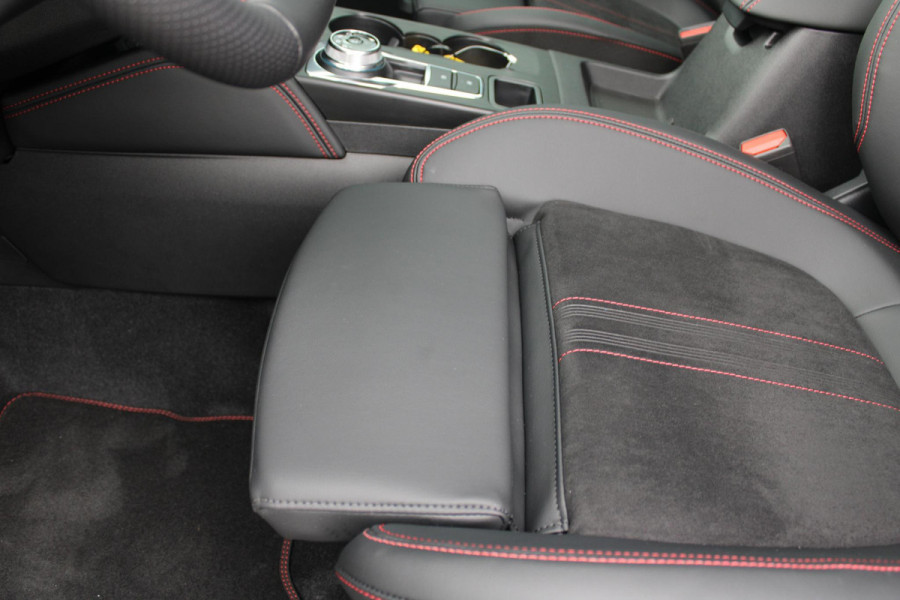 Ford Kuga 2.5 PHEV ST-Line X | Panoramadak | Winter Pack | Wegklapbare trekhaak | 19 inch lichtmetalen velgen | Technology Pack | Agate Black