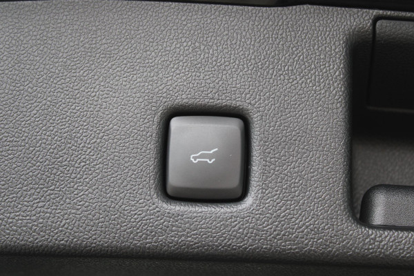 Ford Kuga 2.5 PHEV ST-Line X | Panoramadak | Winter Pack | Wegklapbare trekhaak | 19 inch lichtmetalen velgen | Technology Pack | Agate Black