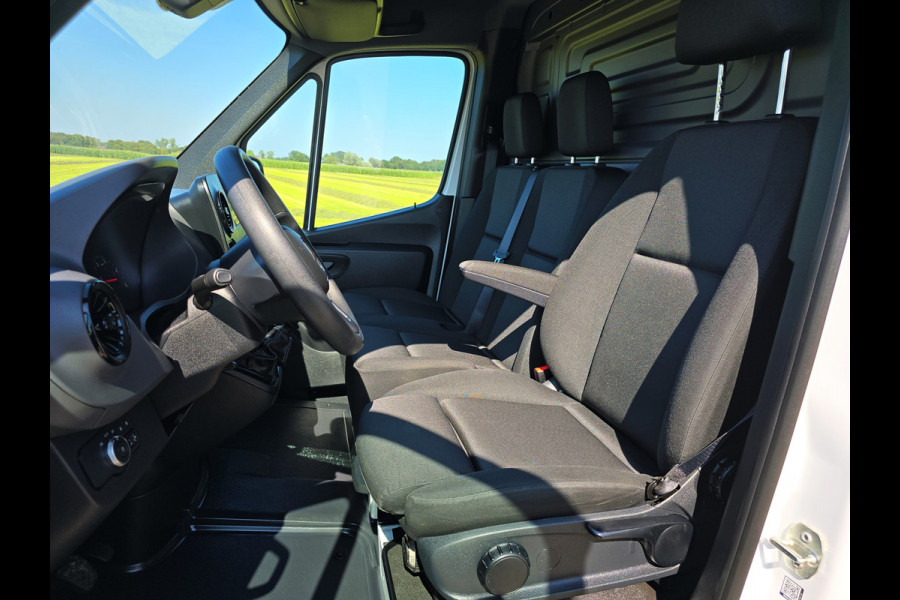 Mercedes-Benz Sprinter 315 1.9 CDI L3 H2 RWD - 150 Pk - Euro 6 - Navi - MBUX - ParkeerCamera - StoelVerwarming
