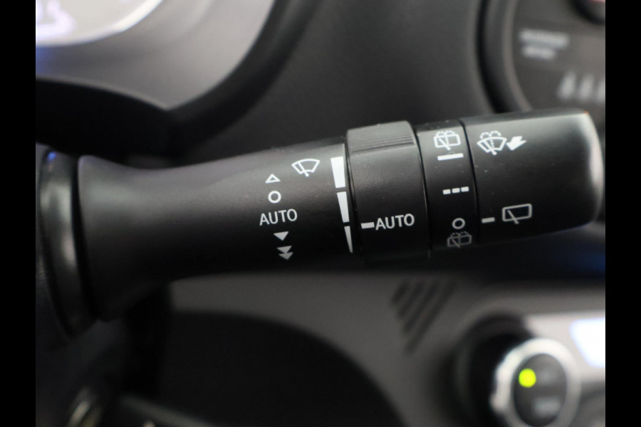 Toyota Yaris 1.5 HYBRID DESIGN SPORT BI-TONE AUTOMAAT CLOUD NAVIGATIE. BIJNA 2020.CAMERA. GARANTIE TOT 2030