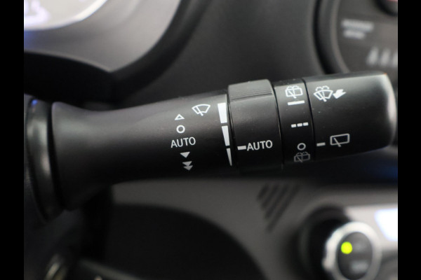 Toyota Yaris 1.5 HYBRID DESIGN SPORT BI-TONE AUTOMAAT CLOUD NAVIGATIE. BIJNA 2020.CAMERA. GARANTIE TOT 2030