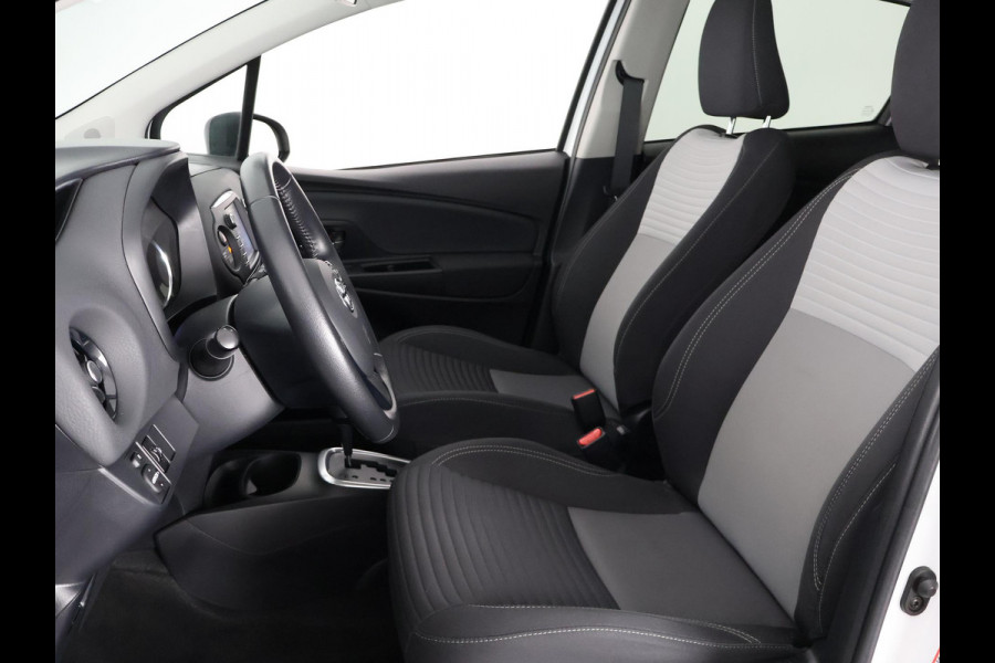Toyota Yaris 1.5 HYBRID DESIGN SPORT BI-TONE AUTOMAAT CLOUD NAVIGATIE. BIJNA 2020.CAMERA. GARANTIE TOT 2030