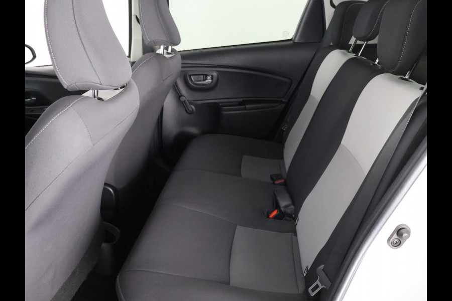 Toyota Yaris 1.5 HYBRID DESIGN SPORT BI-TONE AUTOMAAT CLOUD NAVIGATIE. BIJNA 2020.CAMERA. GARANTIE TOT 2030