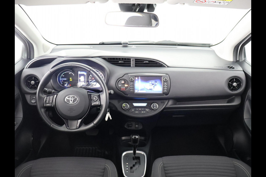 Toyota Yaris 1.5 HYBRID DESIGN SPORT BI-TONE AUTOMAAT CLOUD NAVIGATIE. BIJNA 2020.CAMERA. GARANTIE TOT 2030