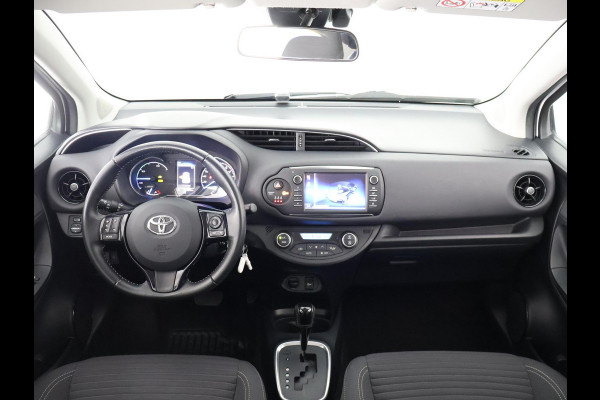 Toyota Yaris 1.5 HYBRID DESIGN SPORT BI-TONE AUTOMAAT CLOUD NAVIGATIE. BIJNA 2020.CAMERA. GARANTIE TOT 2030