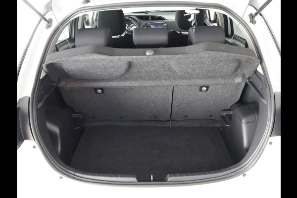 Toyota Yaris 1.5 HYBRID DESIGN SPORT BI-TONE AUTOMAAT CLOUD NAVIGATIE. BIJNA 2020.CAMERA. GARANTIE TOT 2030