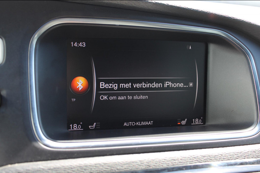 Volvo V40 T3 152PK Automaat Dynamic Edition Dealer onderhouden / Zwarte hemel / Standkachel / Navigatie / 17" lichtmetalen velgen / Cruise Control /