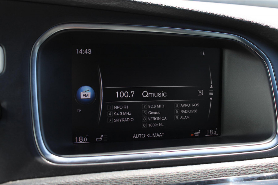Volvo V40 T3 152PK Automaat Dynamic Edition Dealer onderhouden / Zwarte hemel / Standkachel / Navigatie / 17" lichtmetalen velgen / Cruise Control /