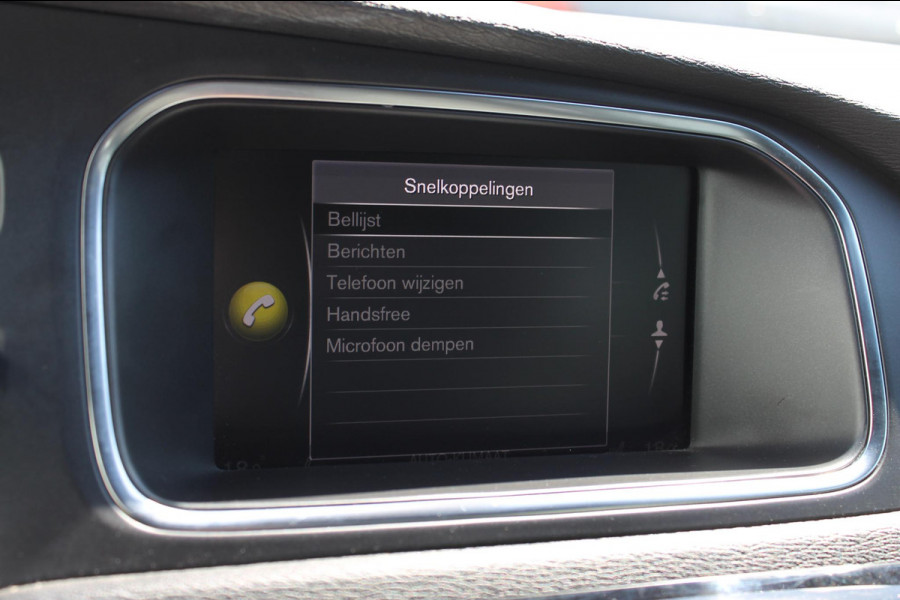 Volvo V40 T3 152PK Automaat Dynamic Edition Dealer onderhouden / Zwarte hemel / Standkachel / Navigatie / 17" lichtmetalen velgen / Cruise Control /