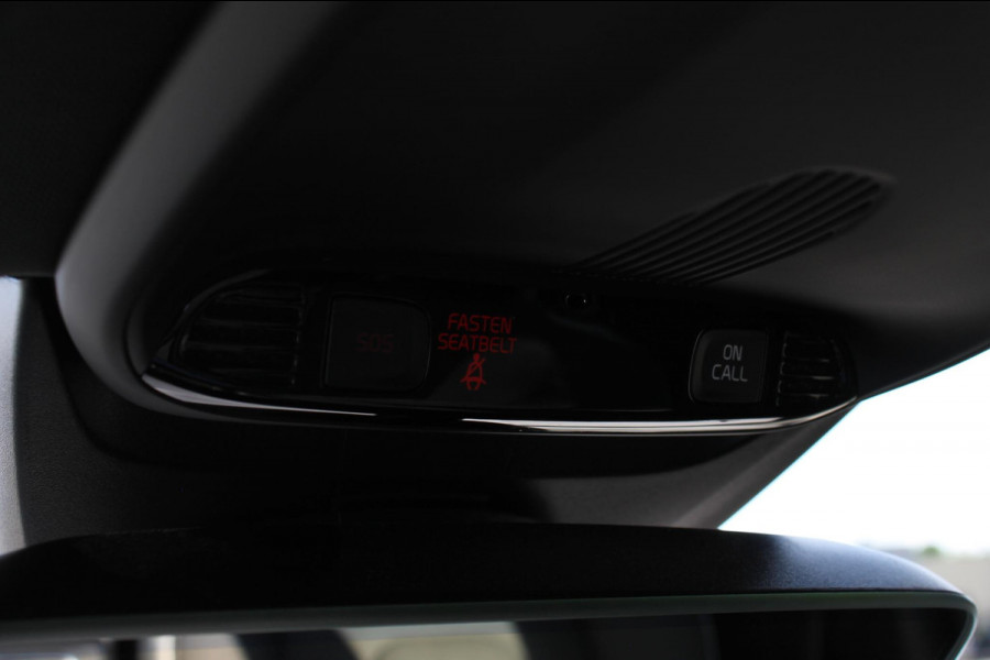 Volvo V40 T3 152PK Automaat Dynamic Edition Dealer onderhouden / Zwarte hemel / Standkachel / Navigatie / 17" lichtmetalen velgen / Cruise Control /