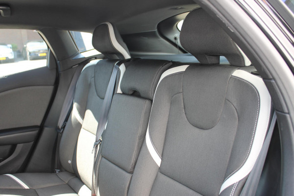 Volvo V40 T3 152PK Automaat Dynamic Edition Dealer onderhouden / Zwarte hemel / Standkachel / Navigatie / 17" lichtmetalen velgen / Cruise Control /