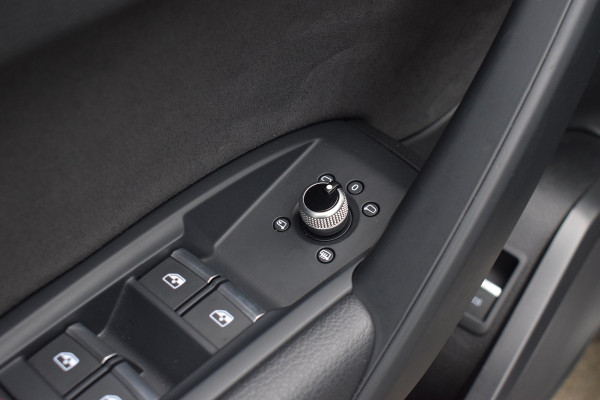 Audi Q5 50 TFSI e 299pk Quattro S-line | Luchtvering | 22" | Pano | Trekhaak