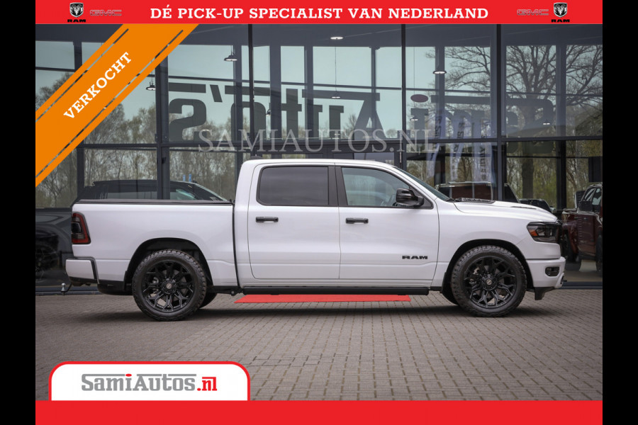 Dodge Ram 1500 LARAMIE NIGHT | NIEUW! BMP VRIJ | PANORAMA | LPG | HUD | VIRTUAL | LUCHTVERING | 360CAM | DODE HOEK | 5.7 V8 HEMI 402PK 4x4 | CREWCAB 5 PERSOONS | GRIJSKENTEKEN | VOORRAAD NR 2147 - 4802