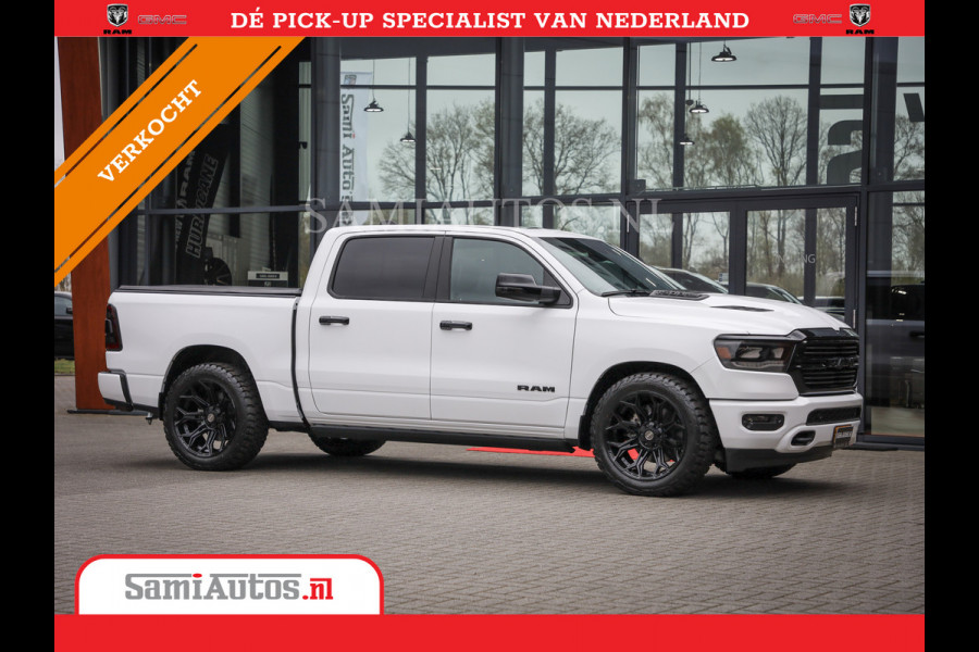 Dodge Ram 1500 LARAMIE NIGHT | NIEUW! BMP VRIJ | PANORAMA | LPG | HUD | VIRTUAL | LUCHTVERING | 360CAM | DODE HOEK | 5.7 V8 HEMI 402PK 4x4 | CREWCAB 5 PERSOONS | GRIJSKENTEKEN | VOORRAAD NR 2147 - 4802