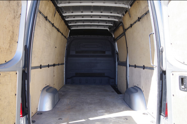 Mercedes-Benz Sprinter 319 3.0 CDI V6 L2H2 AUT. LED, LEDER, 3.5T TREKHAAK, ADAPT. CRUISE, 360 CAMERA, MBUX 10'', MISTLAMPEN, CLIMA, PARKEERSENSOREN, AP