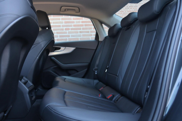 Audi A4 Limousine 35 TFSI Sport / VIRTUAL / DODEHOEK / CAMERA / CARPLAY