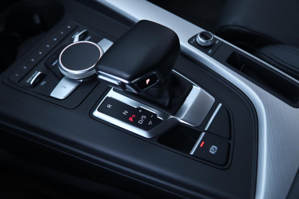 Audi A4 Limousine 35 TFSI Sport / VIRTUAL / DODEHOEK / CAMERA / CARPLAY