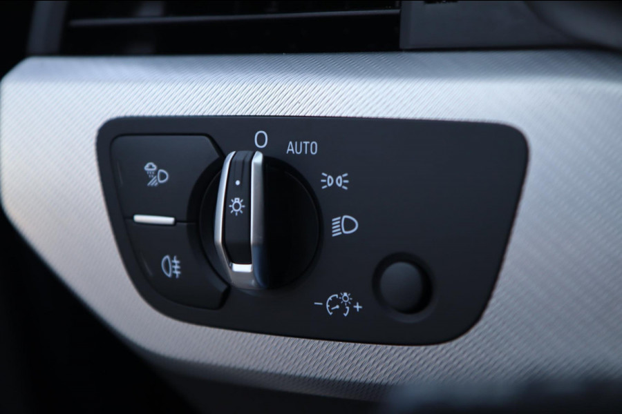 Audi A4 Limousine 35 TFSI Sport / VIRTUAL / DODEHOEK / CAMERA / CARPLAY