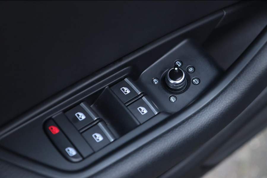 Audi A4 Limousine 35 TFSI Sport / VIRTUAL / DODEHOEK / CAMERA / CARPLAY
