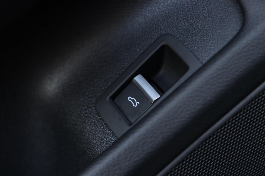 Audi A4 Limousine 35 TFSI Sport / VIRTUAL / DODEHOEK / CAMERA / CARPLAY