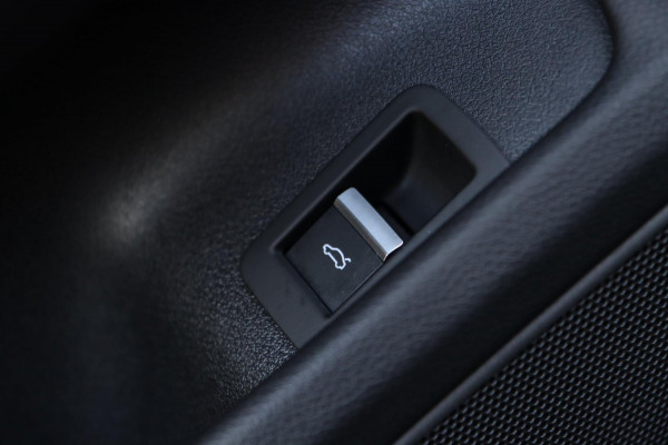 Audi A4 Limousine 35 TFSI Sport / VIRTUAL / DODEHOEK / CAMERA / CARPLAY