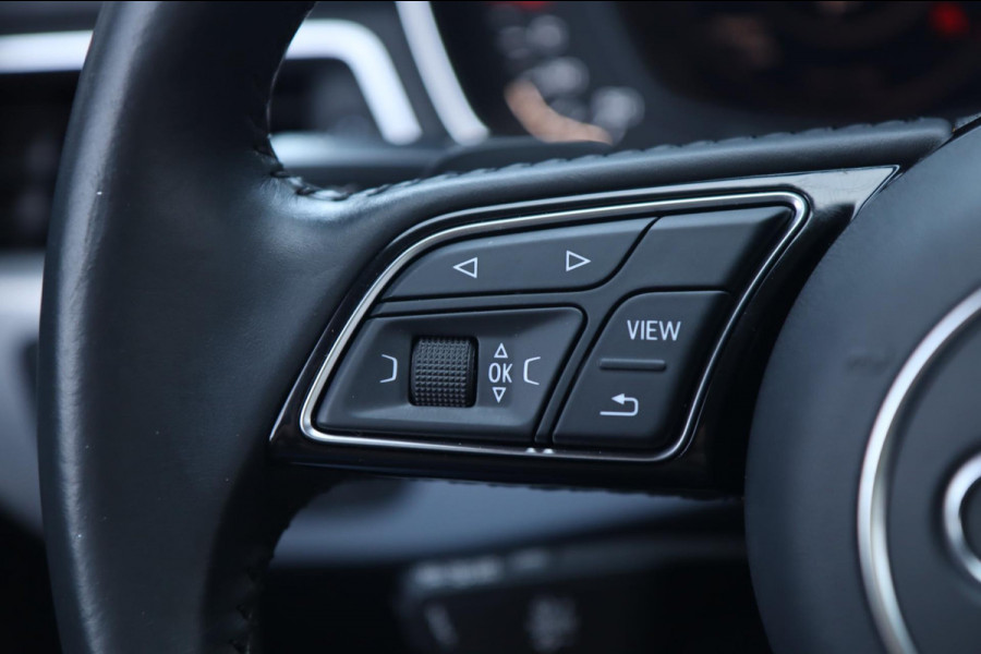 Audi A4 Limousine 35 TFSI Sport / VIRTUAL / DODEHOEK / CAMERA / CARPLAY