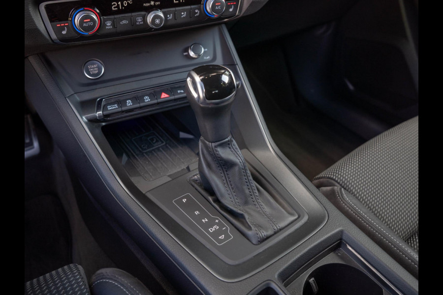 Audi Q3 35 TFSI Pro Line S-line / Keyless / Ambient / CarPlay / Elek stoelen / 20 inch
