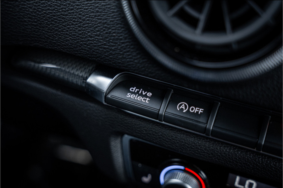 Audi RS3 Limousine 2.5 TFSI quattro - Panorama | B&O | Virtual | Keyless