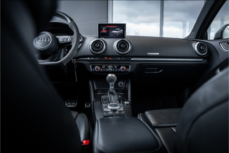 Audi RS3 Limousine 2.5 TFSI quattro - Panorama | B&O | Virtual | Keyless