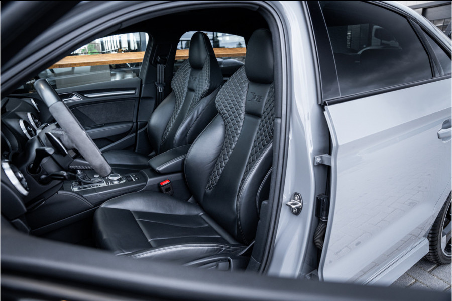 Audi RS3 Limousine 2.5 TFSI quattro - Panorama | B&O | Virtual | Keyless