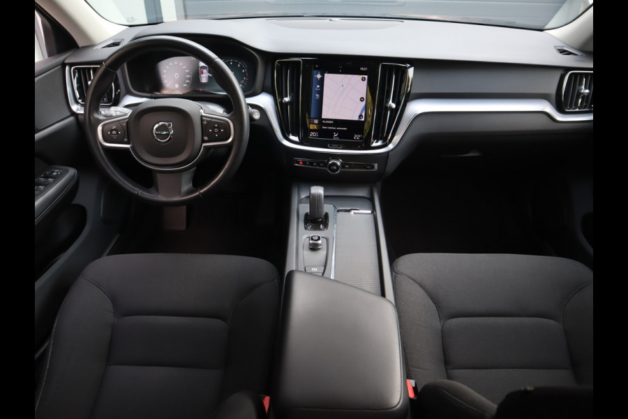 Volvo V60 2.0 B3 Momentum Advantage / Camera / Trekhaak