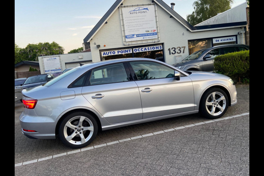 Audi A3 Limousine 30 TFSI AUT/SPORTSEATS/NAVI/CRUISE/MATRIX