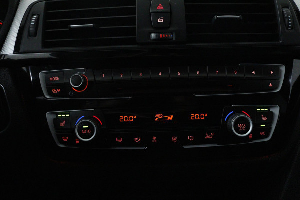 BMW 3 Serie Touring 318i M Sport Corporate Lease (PARKEERSENSOREN, STOELVERWARMING, LEER, NAVIGATIE, CRUISE, NL-AUTO)