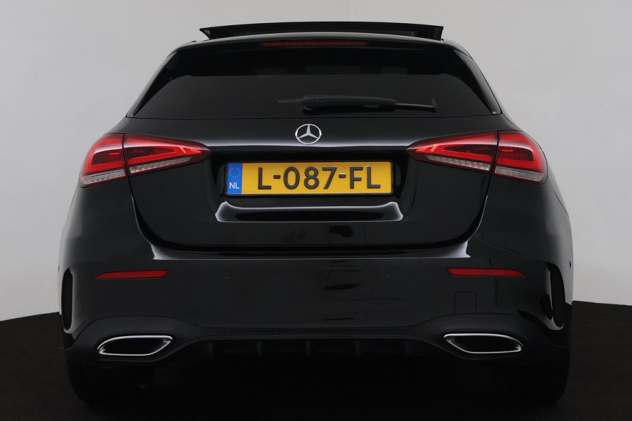 Mercedes-Benz A-Klasse 180 Business Solution AMG (PANORAMADAK, SFEERVERLICHTING, STOELVERWARMING, CAMERA, NAVIGATIE, NL-AUTO)