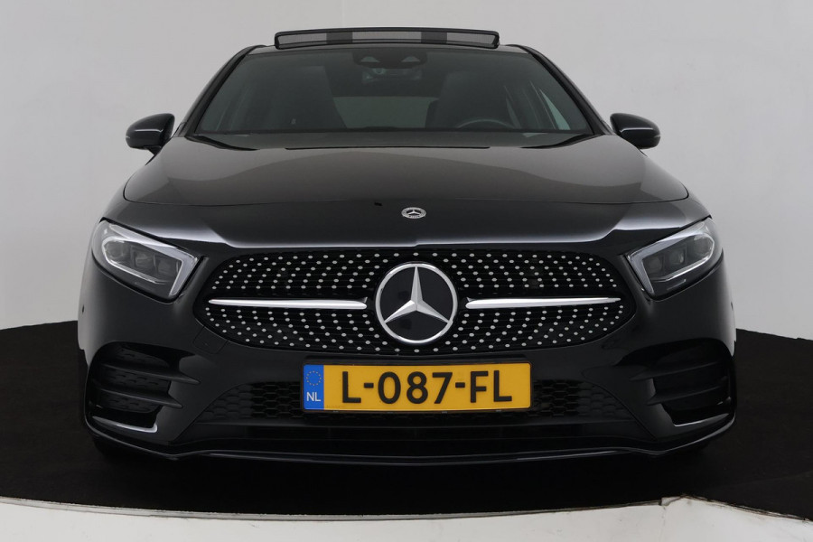 Mercedes-Benz A-Klasse 180 Business Solution AMG (PANORAMADAK, SFEERVERLICHTING, STOELVERWARMING, CAMERA, NAVIGATIE, NL-AUTO)