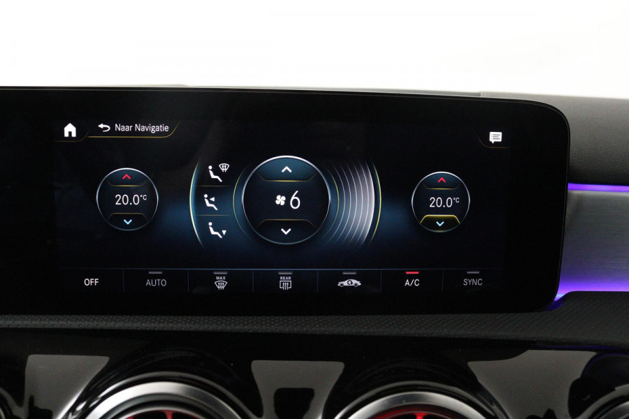 Mercedes-Benz A-Klasse 180 Business Solution AMG (PANORAMADAK, SFEERVERLICHTING, STOELVERWARMING, CAMERA, NAVIGATIE, NL-AUTO)