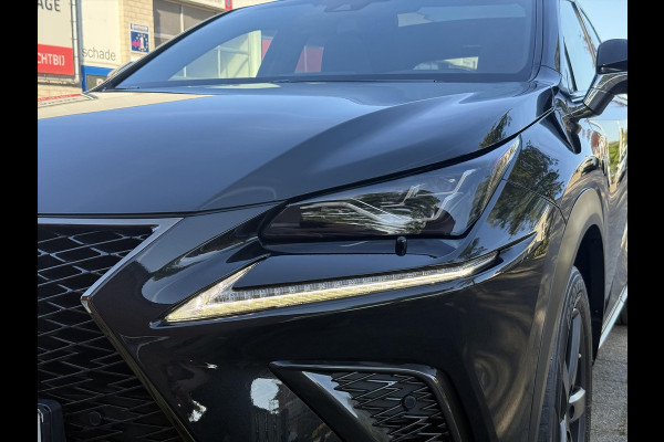 Lexus NX 300h AWD F Sport Line | Trekhaak, Panoramadak, Facelift, Leer, Stoelverwarming, Head up display, Dodehoekherkenning, 1500KG Trek