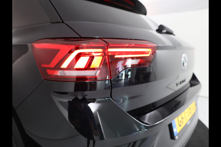 Volkswagen T-Roc 1.5 TSI R-Line 150 pk Automaat DSG) | Verlengde garantie | Navigatie via App | Parkeersensoren (Park assist) | Acteruitrijcamera | Black Style pakket | R-Line |